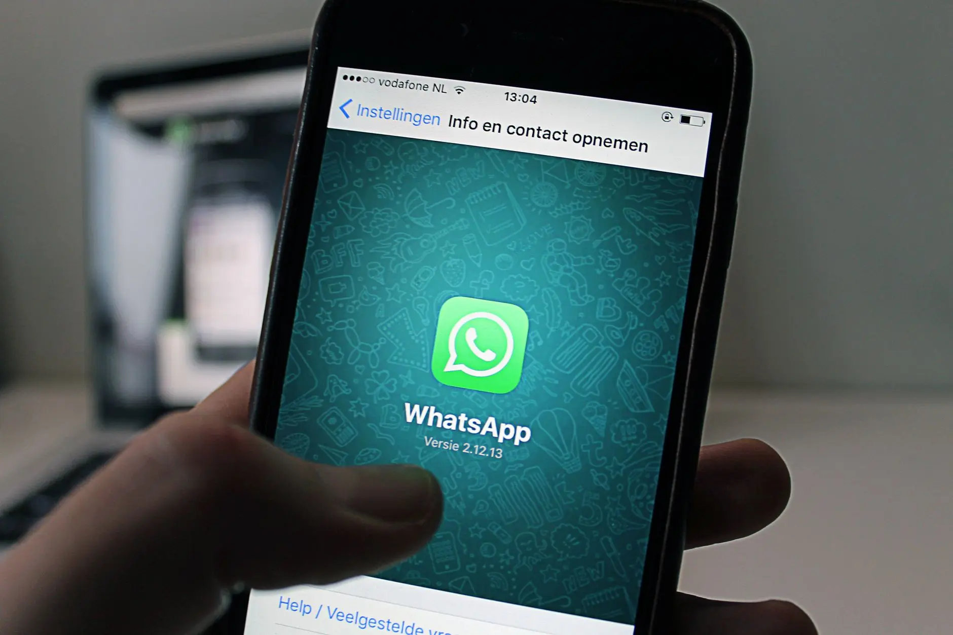 aiclases.com cover image for Agentes de IA en WhatsApp para vender más en LATAM. Photo by Anton on Pexels.